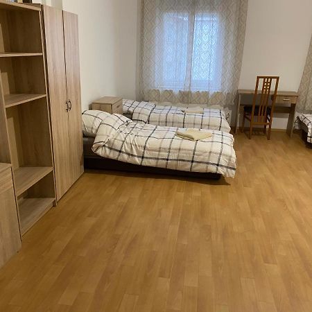 Apartments Tomkova Hradec Králové エクステリア 写真