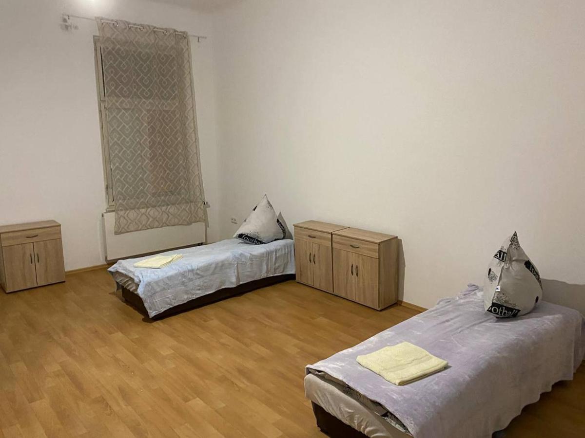 Apartments Tomkova Hradec Králové エクステリア 写真