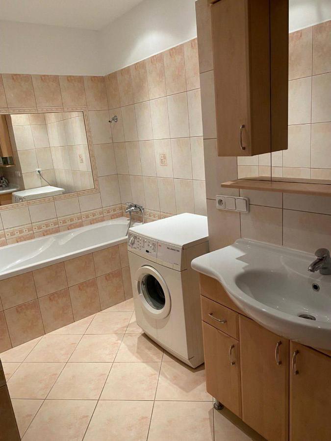 Apartments Tomkova Hradec Králové エクステリア 写真