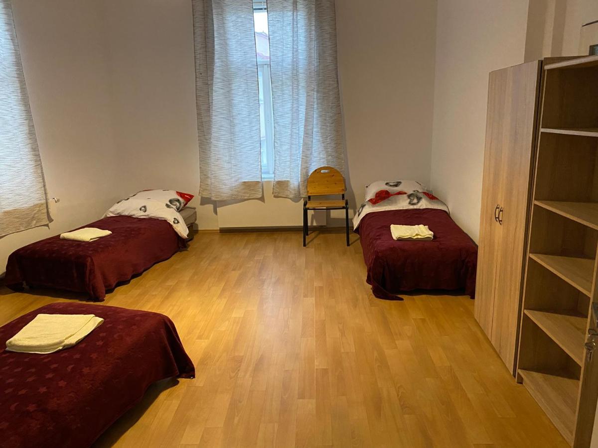 Apartments Tomkova Hradec Králové エクステリア 写真