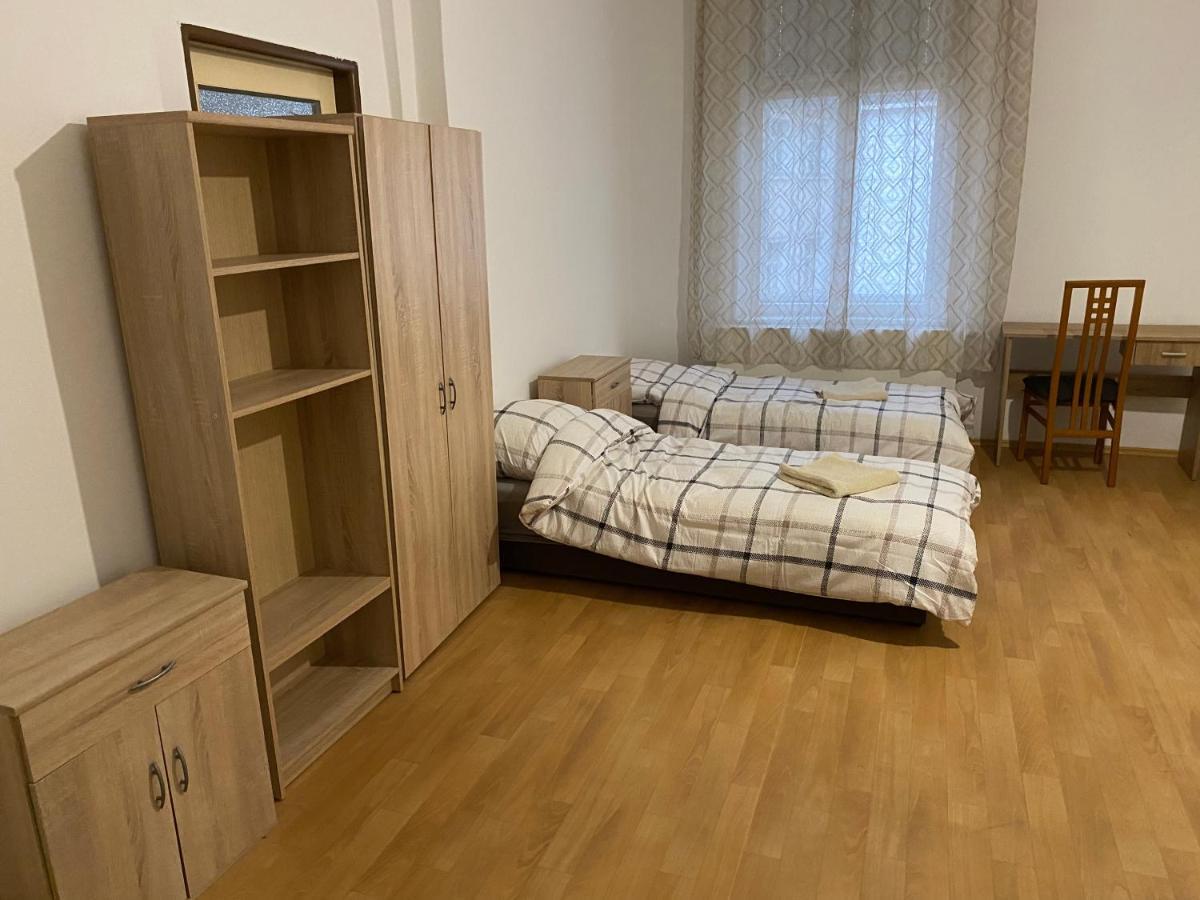 Apartments Tomkova Hradec Králové エクステリア 写真