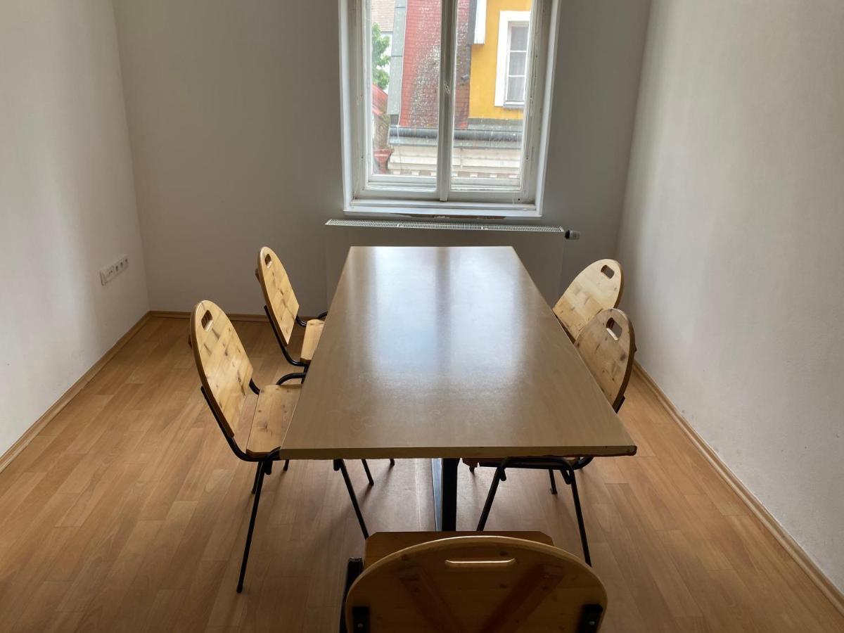 Apartments Tomkova Hradec Králové エクステリア 写真