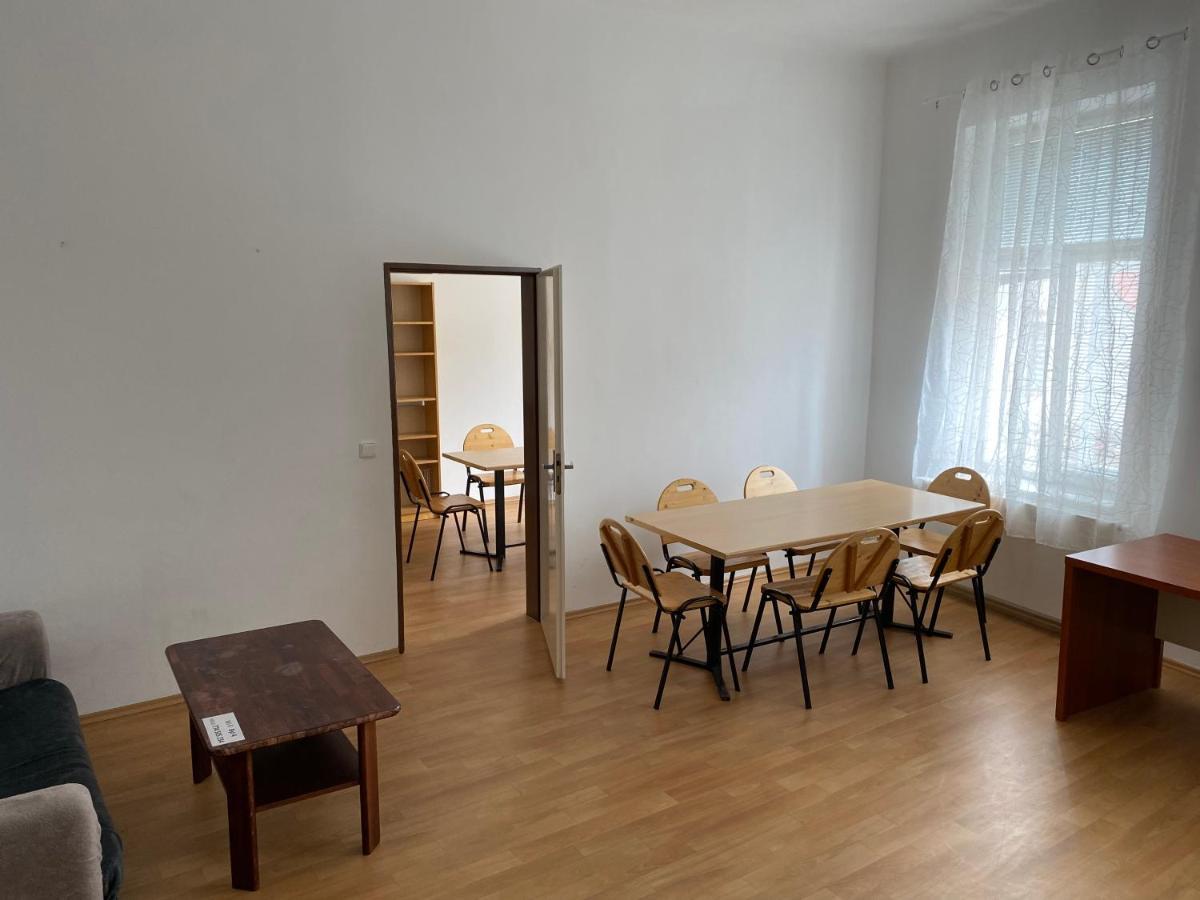 Apartments Tomkova Hradec Králové エクステリア 写真